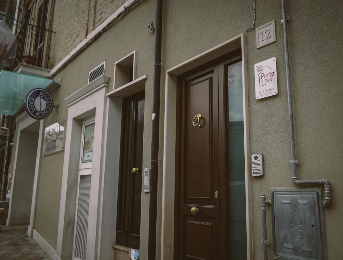 B&B Porta San Marco San Severo Exterior photo